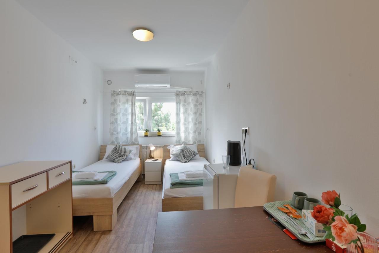 סורצ'ין Aviator Apartments & Rooms Nikola Tesla Airport Belgrade מראה חיצוני תמונה