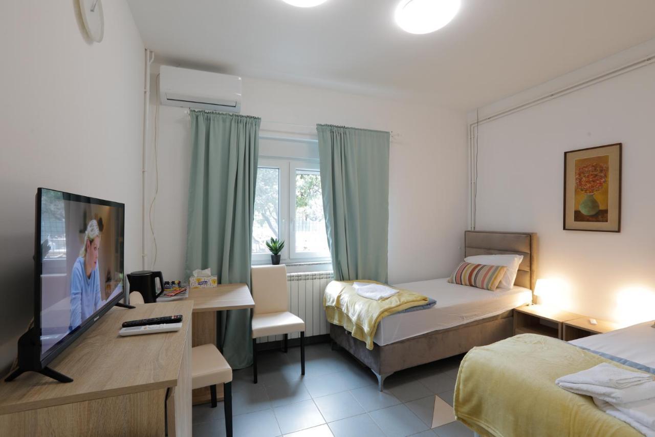 סורצ'ין Aviator Apartments & Rooms Nikola Tesla Airport Belgrade מראה חיצוני תמונה