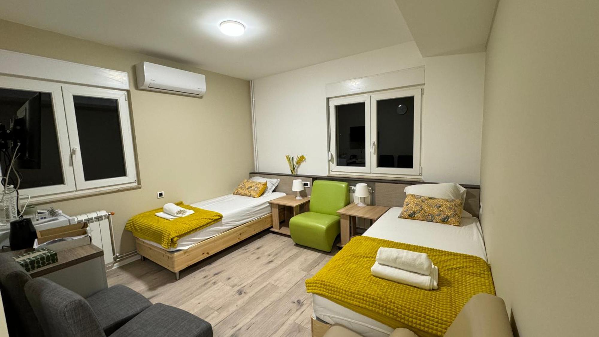 סורצ'ין Aviator Apartments & Rooms Nikola Tesla Airport Belgrade מראה חיצוני תמונה